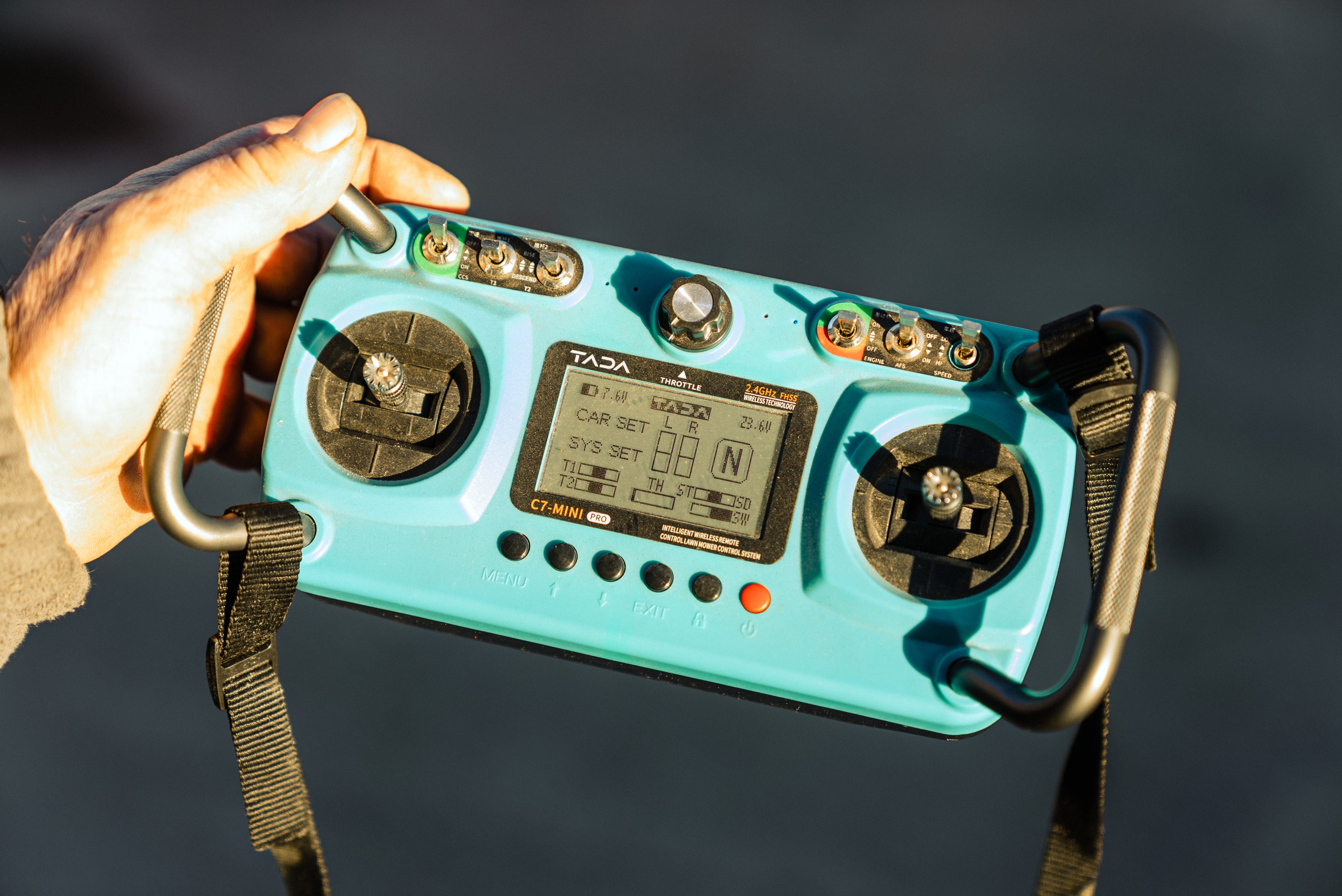 Ďiaľkovo ovládaná kosačka JK-GC800