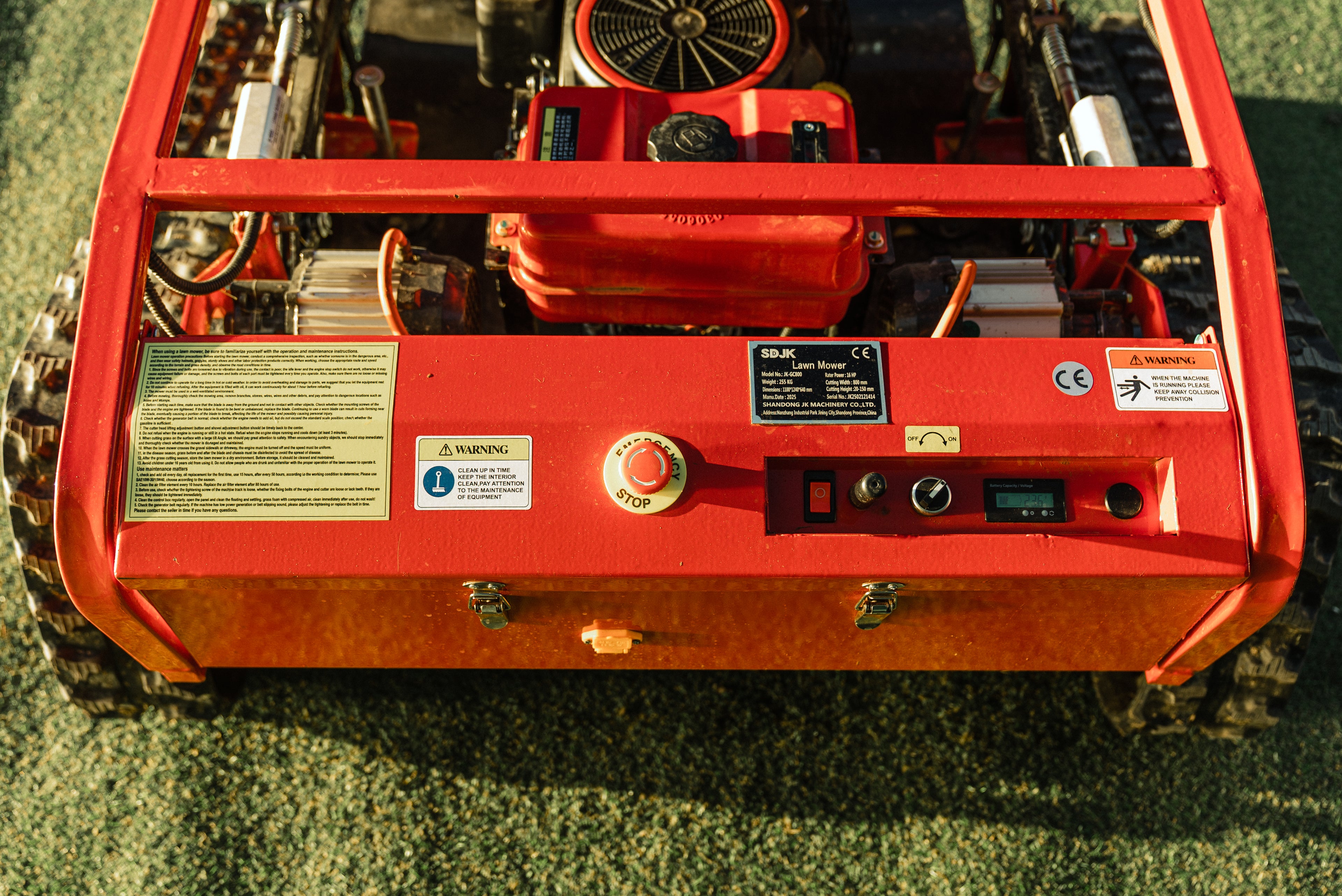 Ďiaľkovo ovládaná kosačka JK-GC800