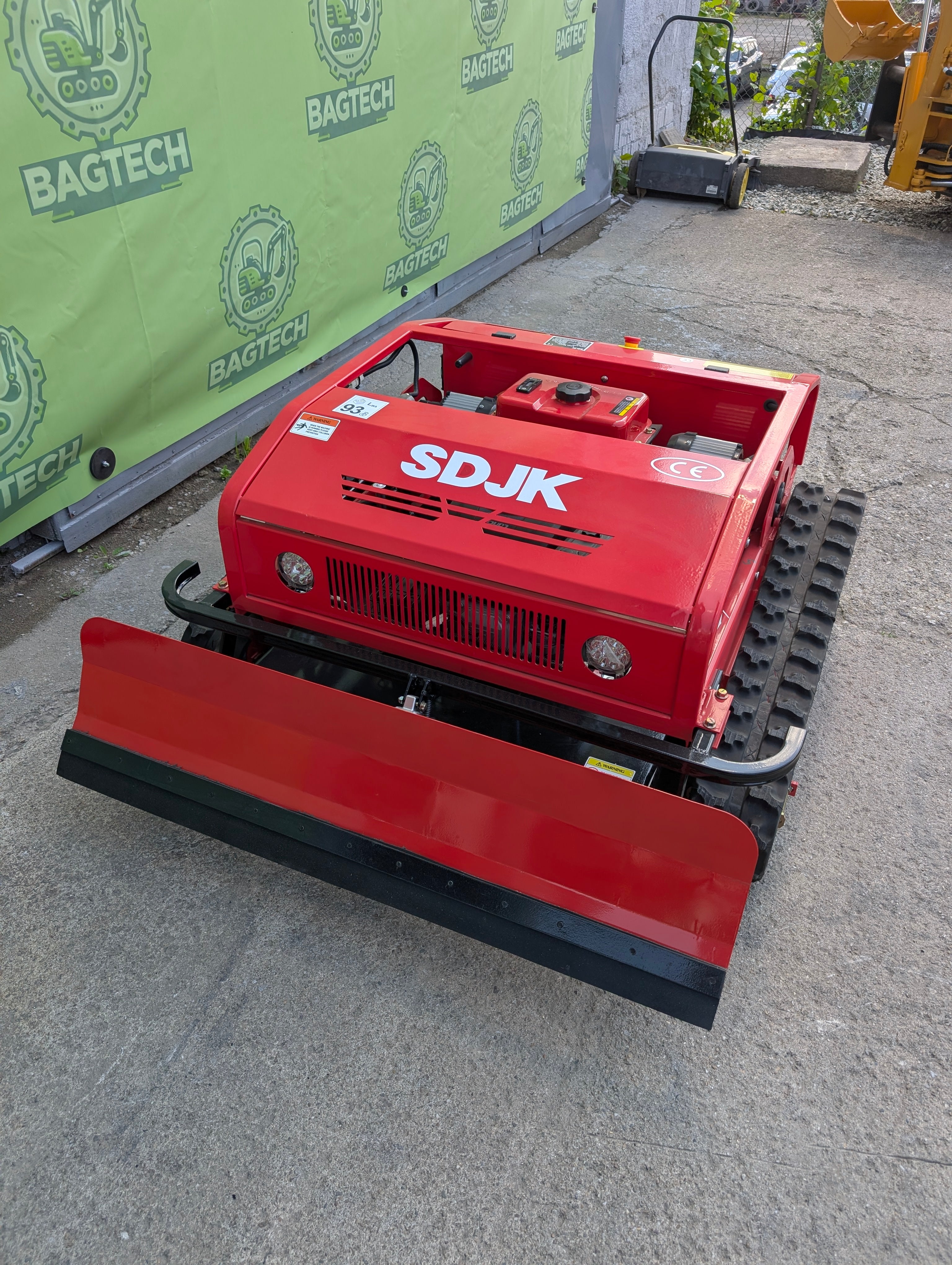 Ďiaľkovo ovládaná kosačka JK-GC800