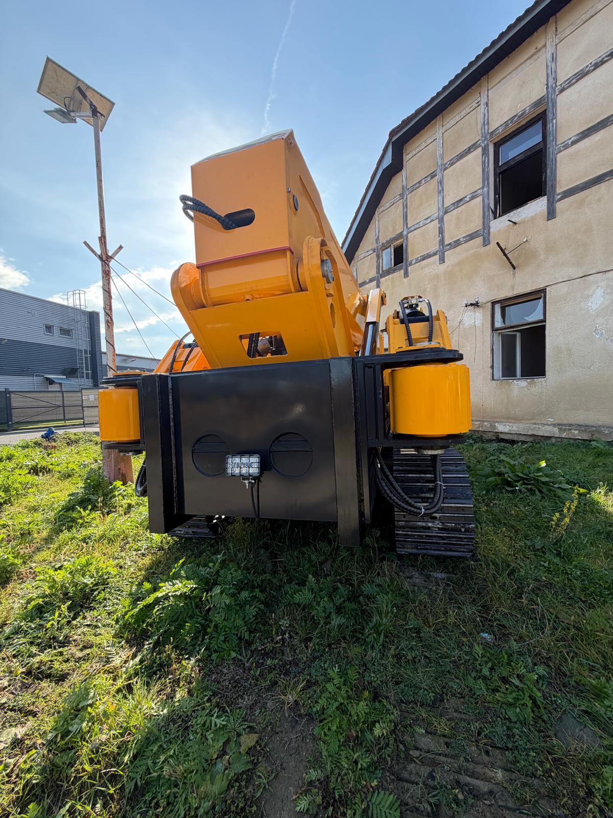 Pásový žeriav na diaľkové ovládanie 12t